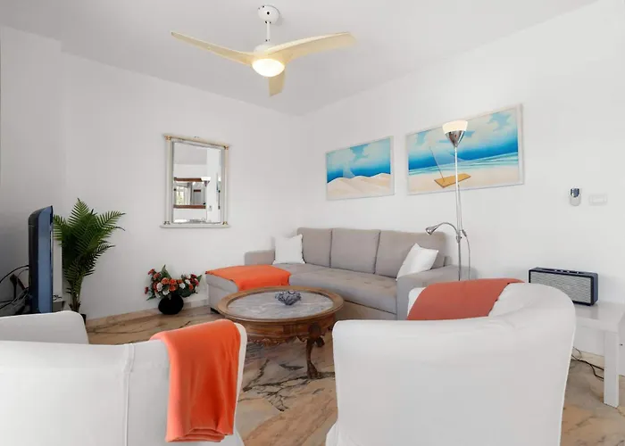 Sunny Terrace In Torreblanca By Costarentals Фуэнхирола